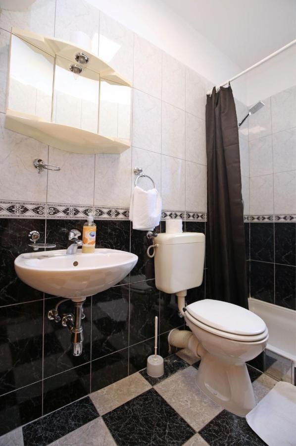 לוזובאק Apartmani Krka Rooms מראה חיצוני תמונה